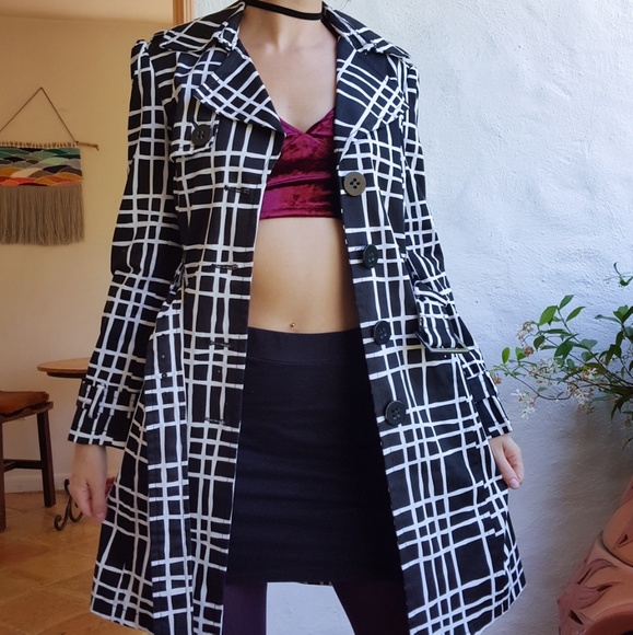 Bold plaid look trench coat - Picture 4 of 6
